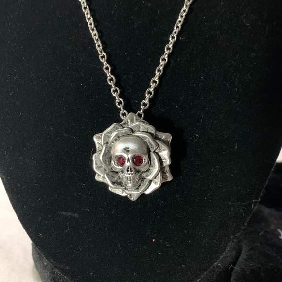 SKULL ROSE BIRTHSTONE NECKLACE WITH SWAROVSKI CRYSTAL - Garnet - Picture 2 of 5